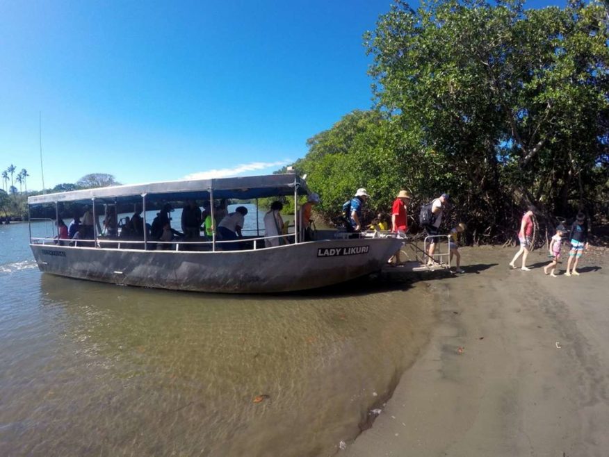 Robinson-Crusoe-Island-Mud-Crab-Catching-Tour-10